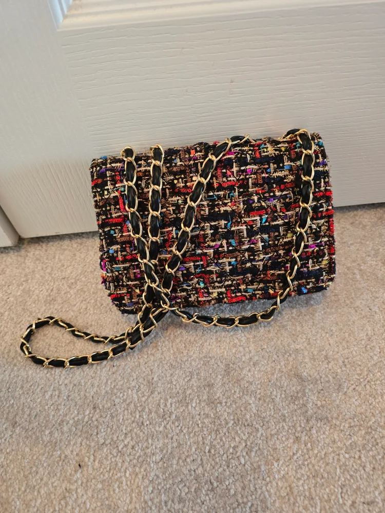 Tweed Shoulder Bag with Chain Strap image indicator(3)