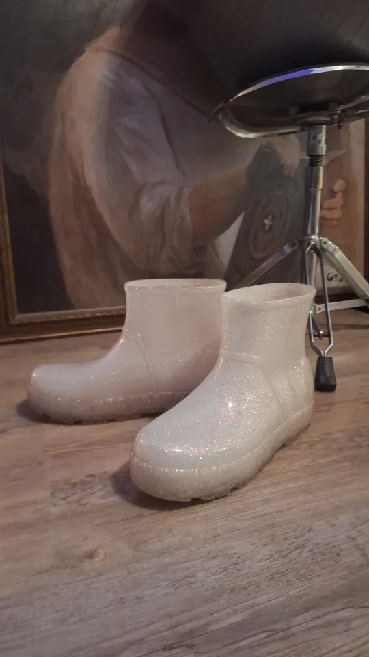 UGG Rain Boots image indicator(2)