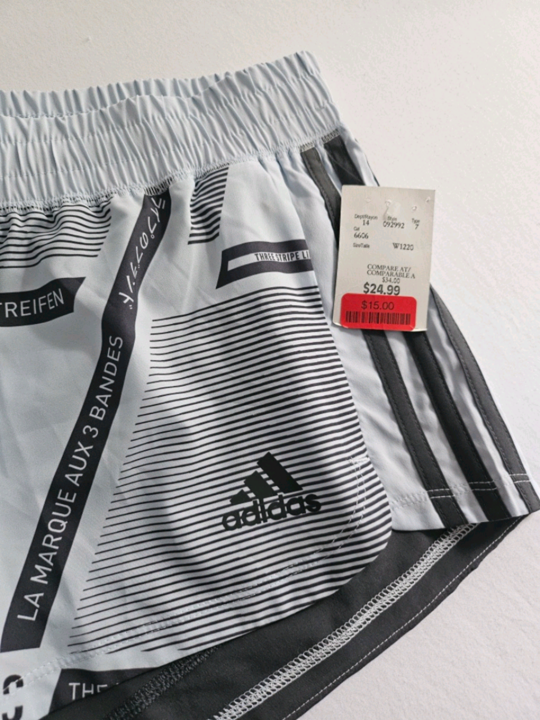 Short Adidas avec bandes - photo 2
