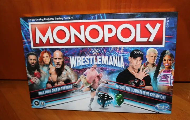 WWE WrestleMania Monopoly Board Game New & Sealed thumbnail