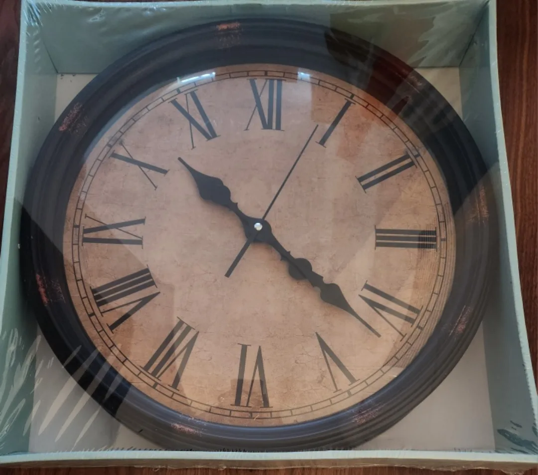 🇨🇦 Wall Clock with Roman Numerals - New in Box! thumbnail