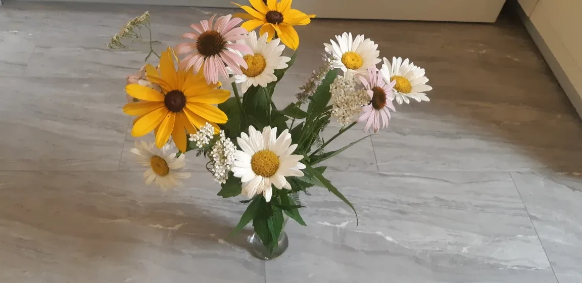 Freshly cut flower bouquet💐 thumbnail