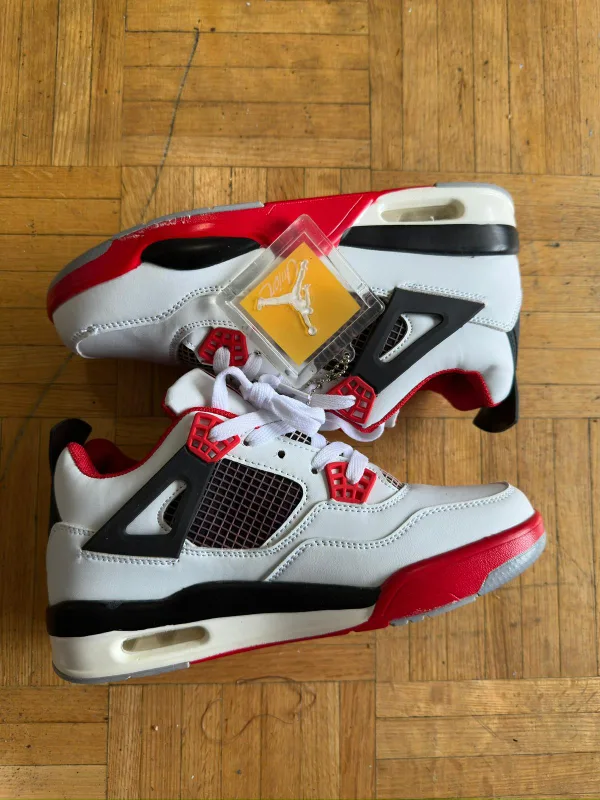 Nike Air Jordan 4 Retro, Size 7.5 (copy) image indicator(2)