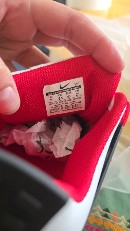 Nike Air Jordan 4 Retro, Size 7.5 (copy) image indicator(3)