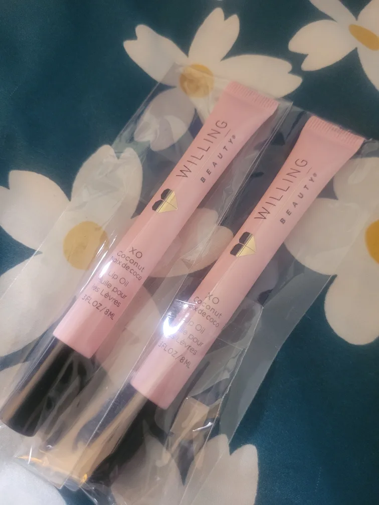 Willing Beauty XO Coconut Lip Oil - New image indicator(3)