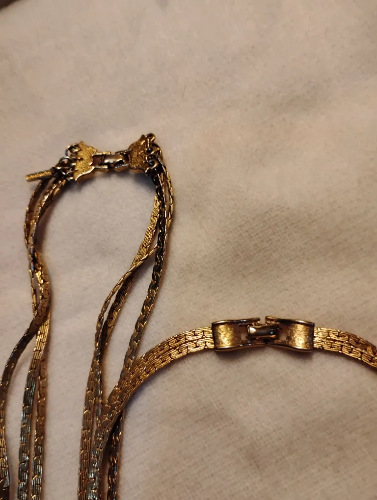 vintage Grosse 1964 Gold Tone Pendant Necklaces image indicator(5)