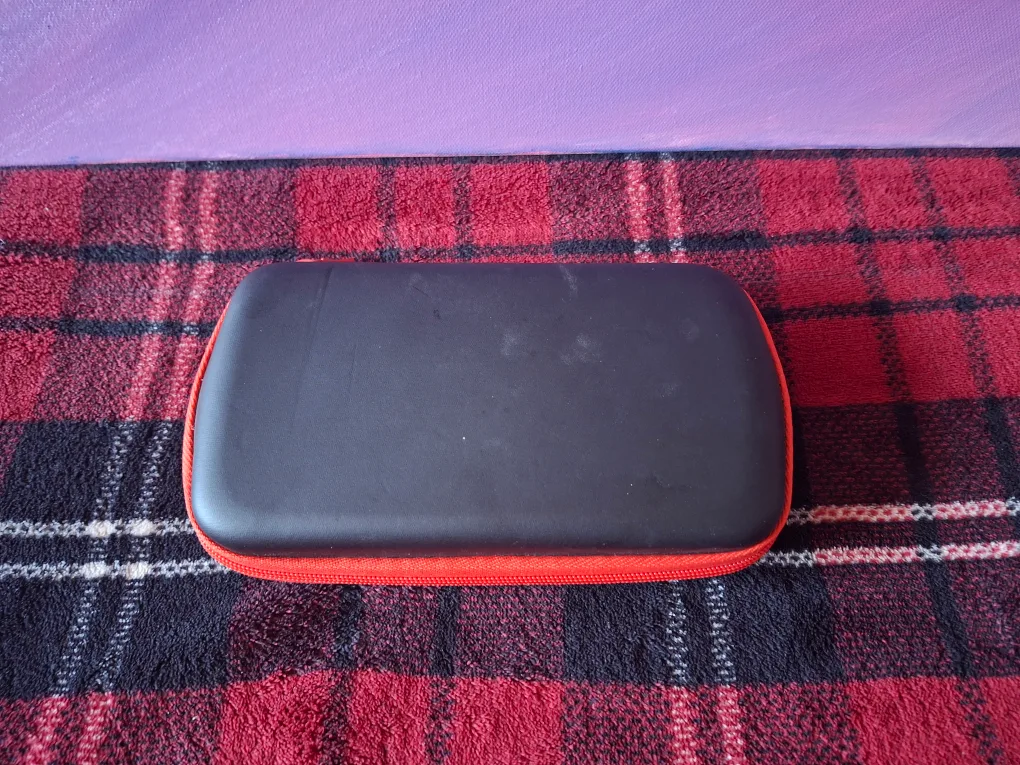 Sony PlayStation Vita PCH-1001 with Case & batman game image indicator(4)