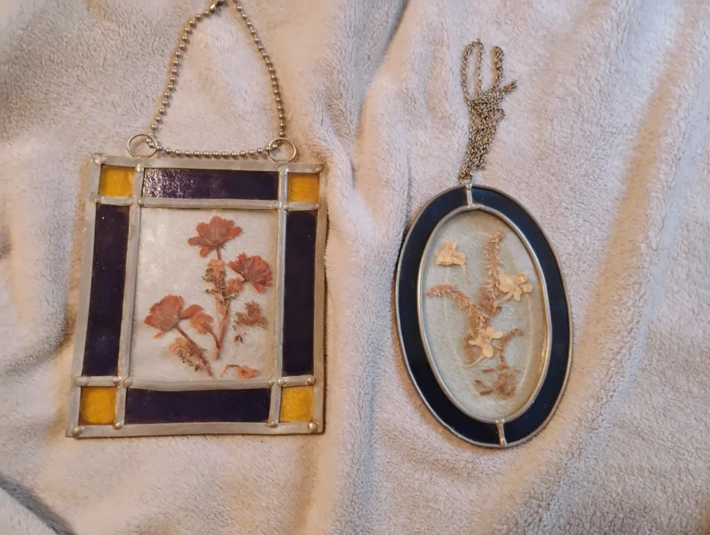 Pressed Flower Art Glass thumbnail