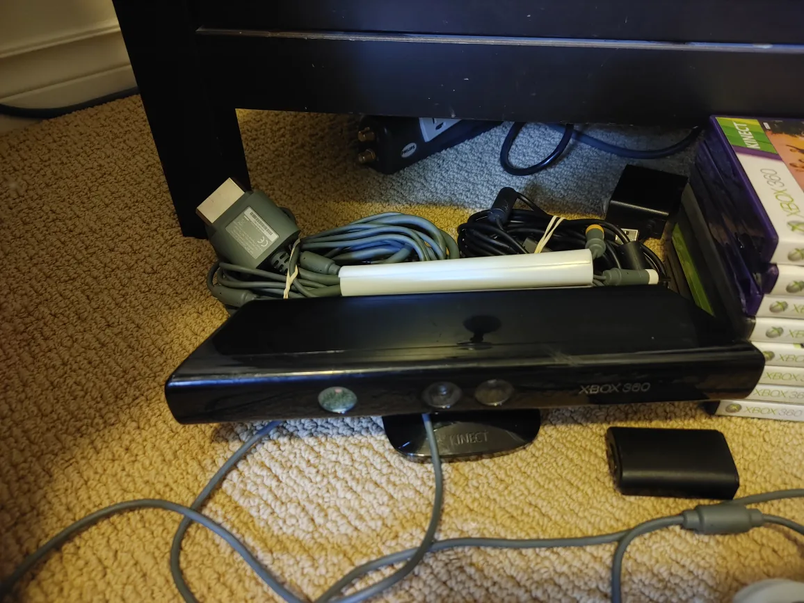 Xbox 360 Console with Kinect and Games image indicator(2)