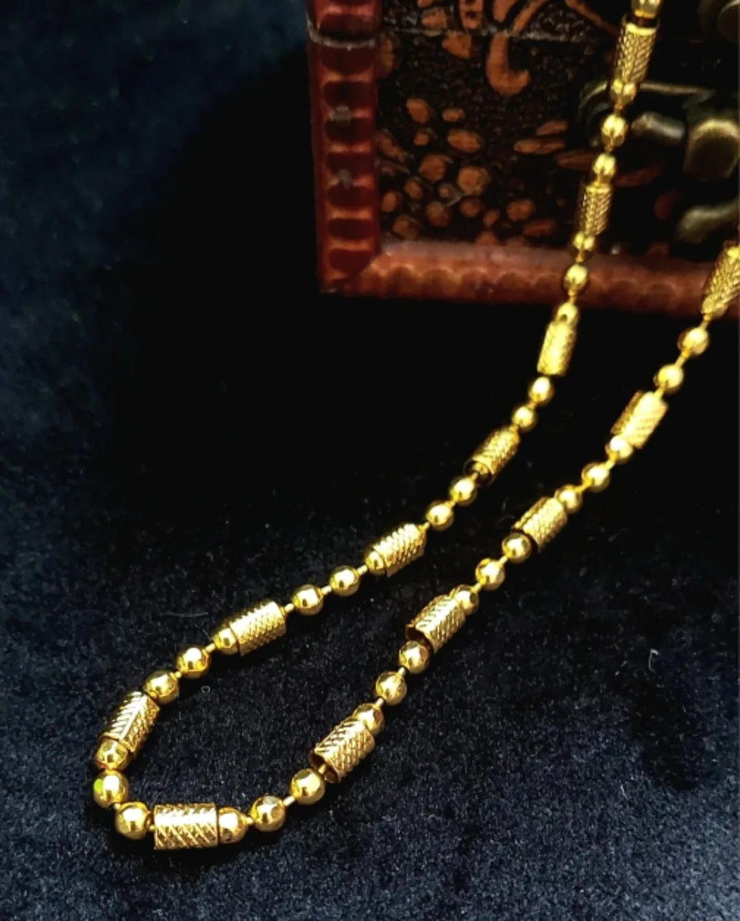 Pretty gold-tone necklace. thumbnail
