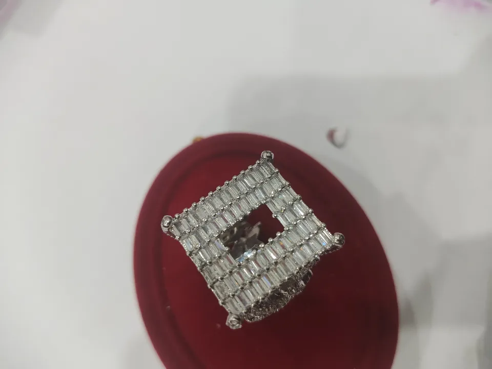 Silver Ring with Cubic Zirconia image indicator(8)