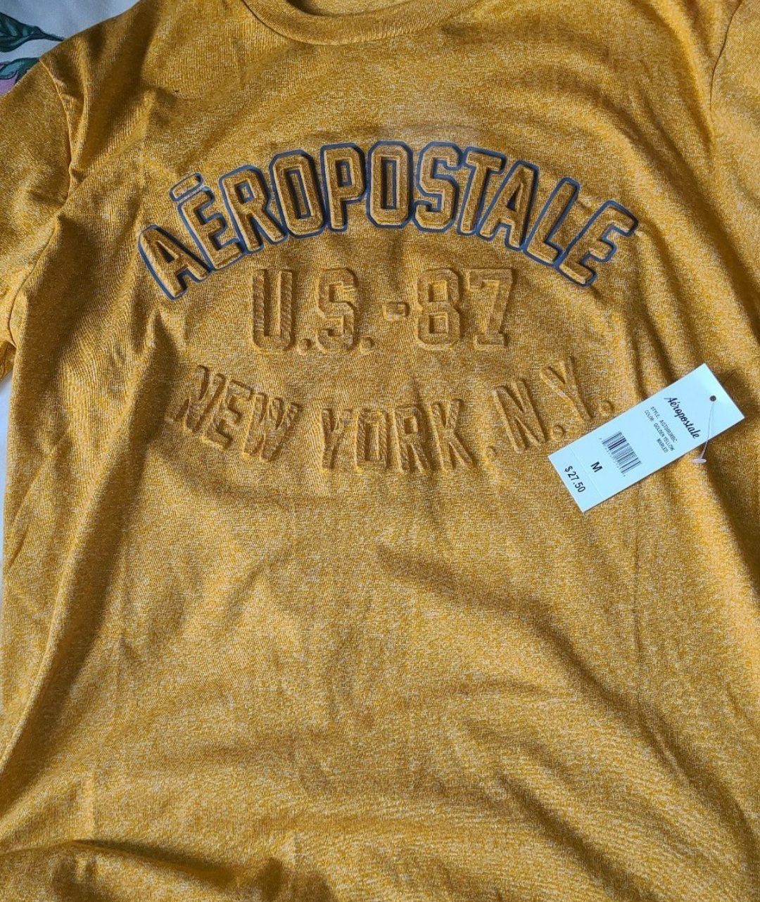NWT Men's Graphic Tee - Size M