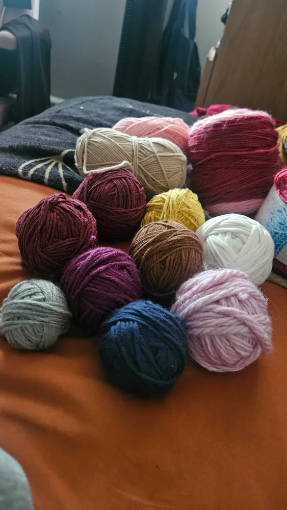 Yarn Bundle - Assorted Colours thumbnail