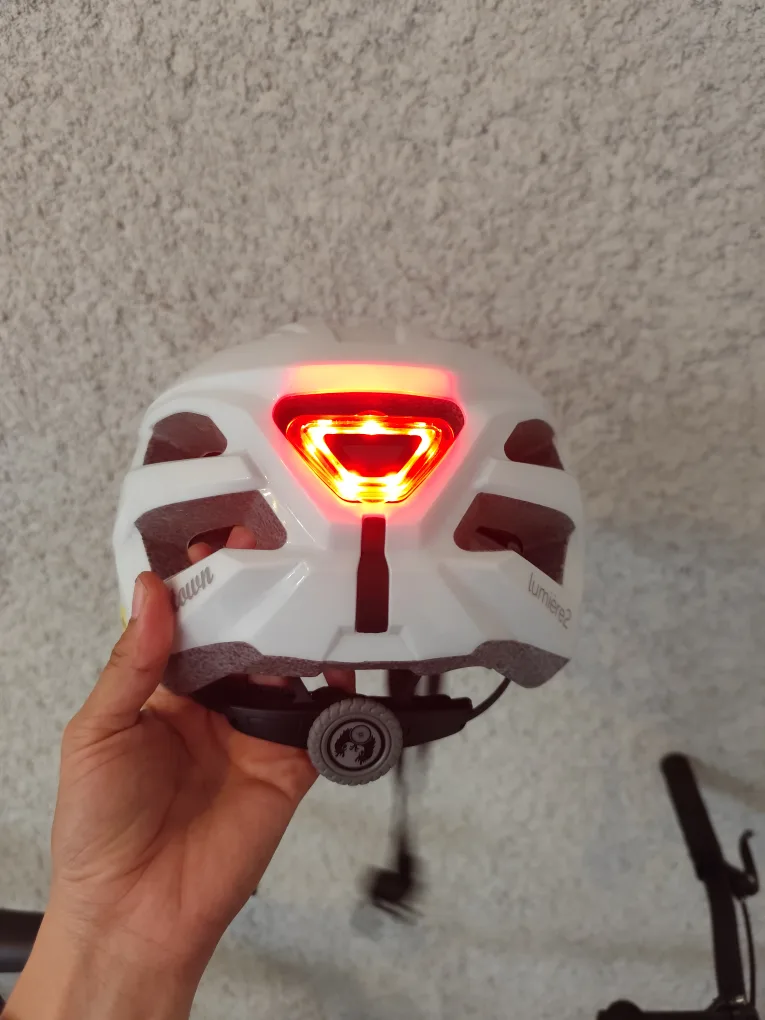 Freetown Lumiere2 White Cycling Helmet thumbnail