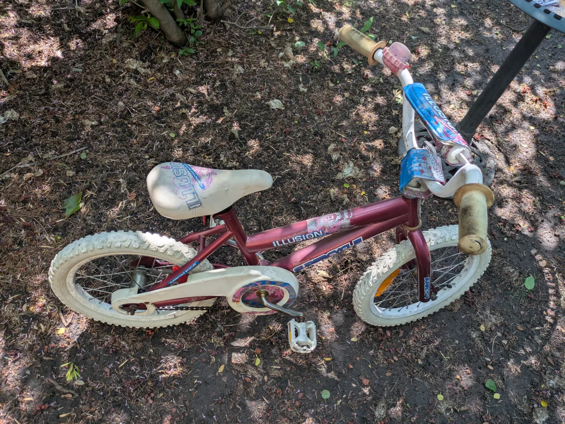 Supercycle Illusion Kids Bike - Burgundy image indicator(2)