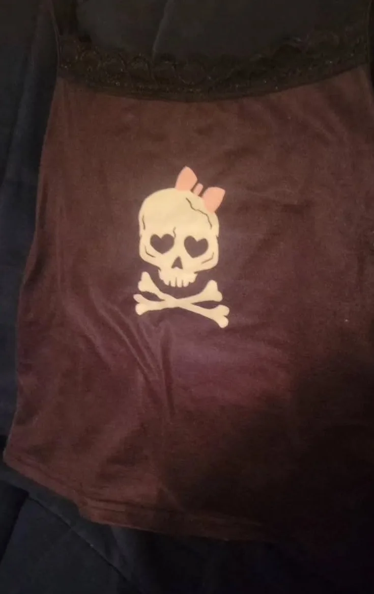 Black skull tank top thumbnail