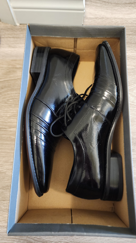 URGENT *Moving Sale* Stacy Adams Raynor Dress Shoes - Size 9M