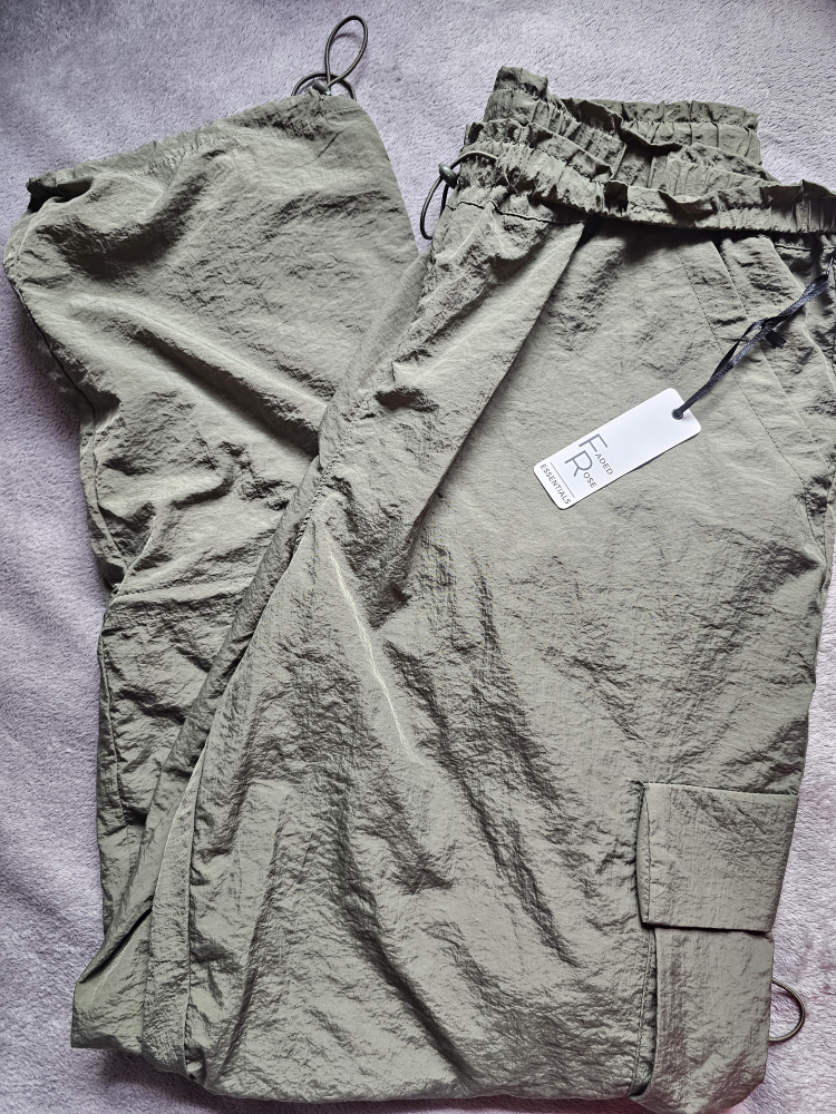 Faded Rose Essentials Cargo Pants - Size M