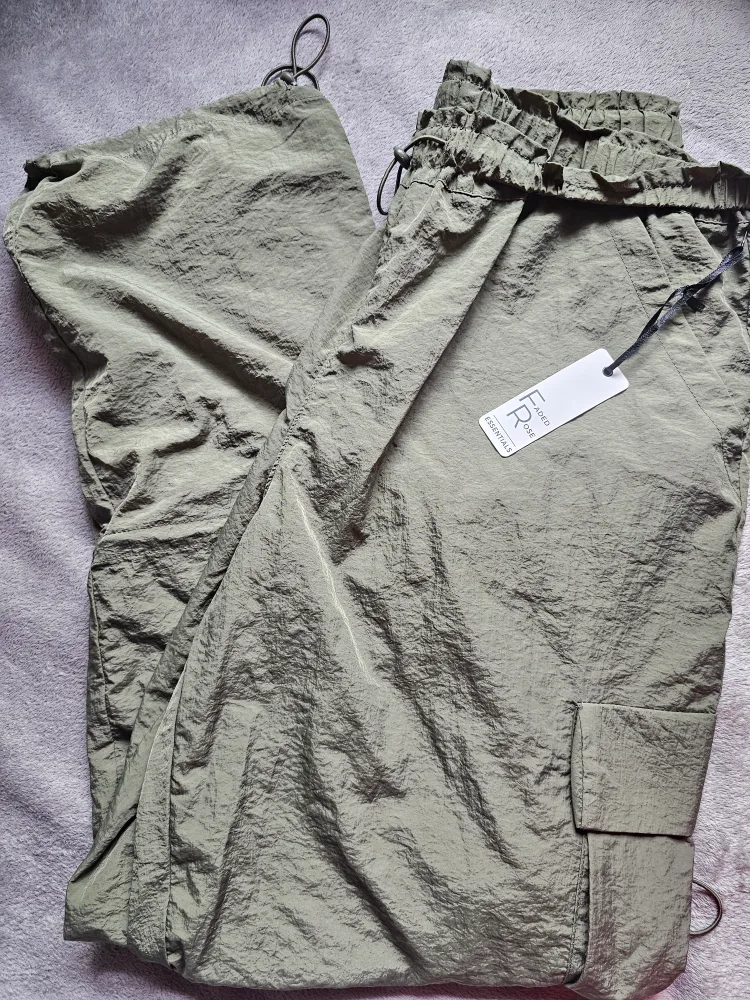 Faded Rose Essentials Cargo Pants - Size M thumbnail
