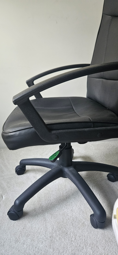 Black Office Chair - photo 3