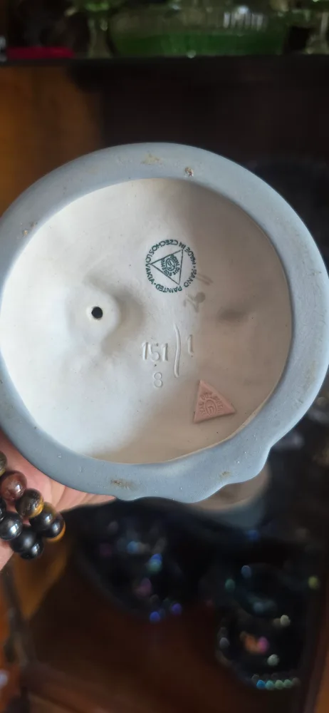 Royal Dux Vintage Czech Porcelain Figurine "Man With Bird" image indicator(5)