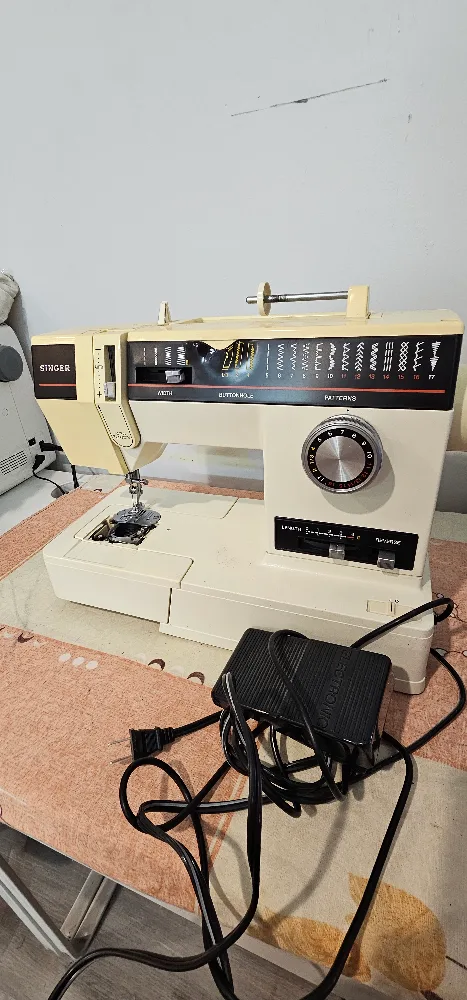 Singer Sewing Machine thumbnail