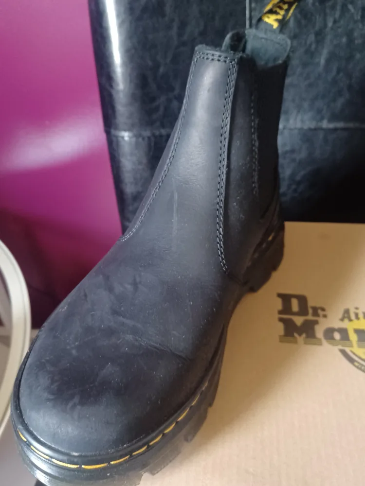 Dr. Martens Chelsea Boots, Black image indicator(4)