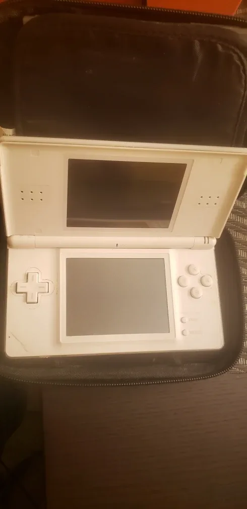 Nintendo DSi with Games and Case image indicator(4)