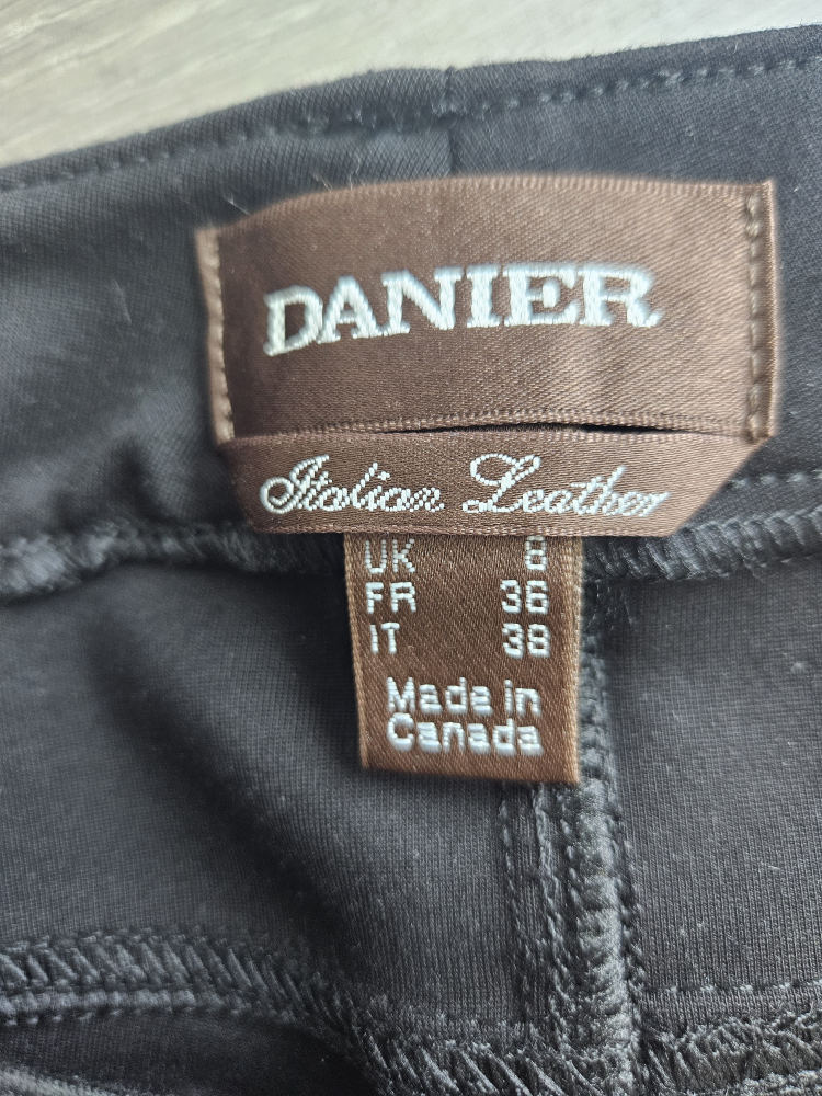 Danier Italian Leather Panel Pants - Size 8 - photo 3