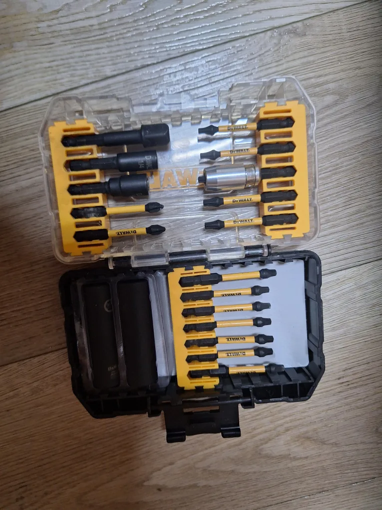 DeWALT DCB107 Charger & 20V MAX Impact  & Drill bit set image indicator(3)