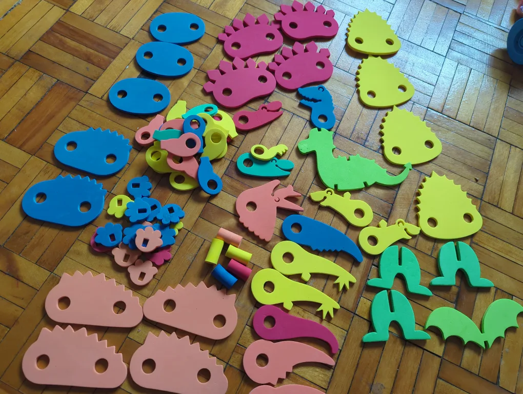 Foam Dinosaur Puzzle Pieces thumbnail