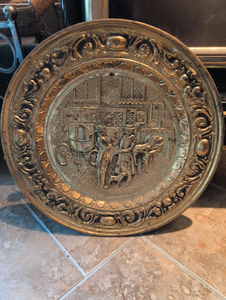 🇨🇦Vintage Embossed Brass Wall Plate thumbnail