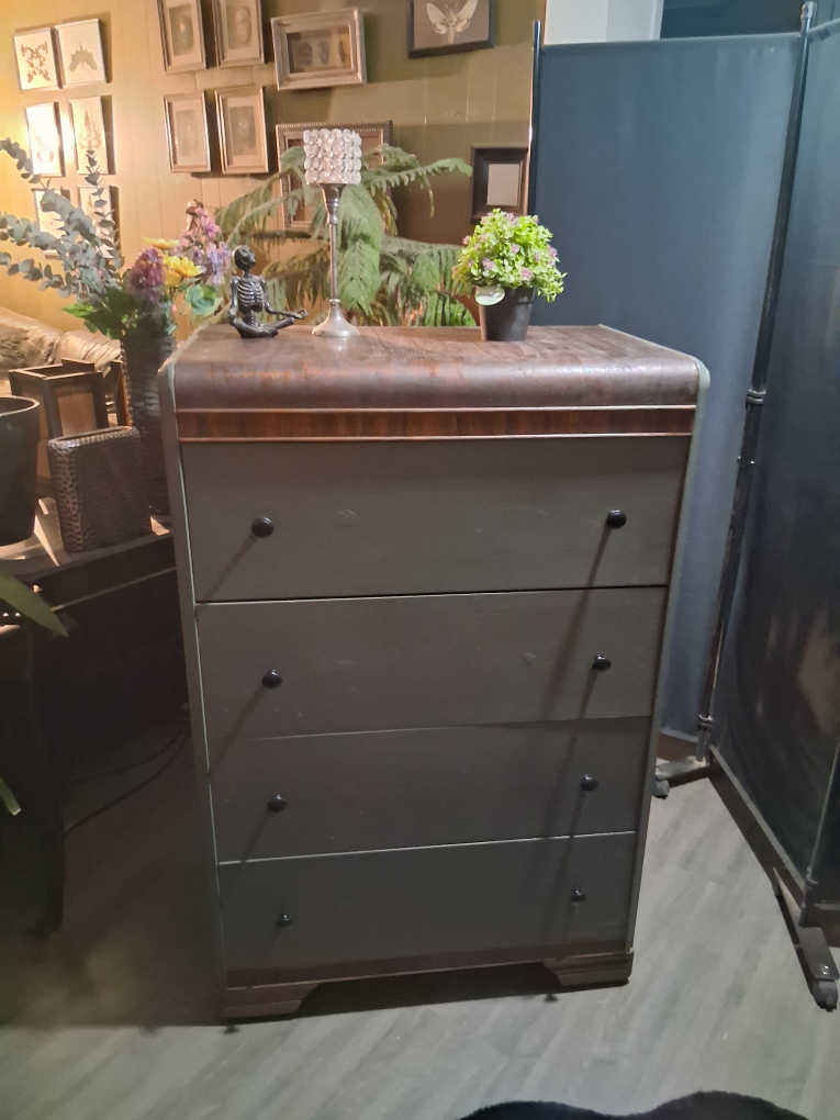 Vintage 4-Drawer Chest - photo 4