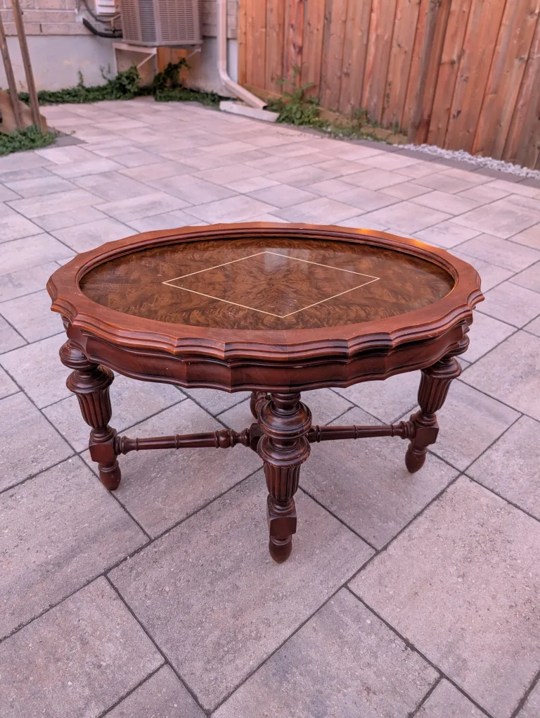 Antique Oval Coffee Table - Brown Wood 🇨🇦 thumbnail