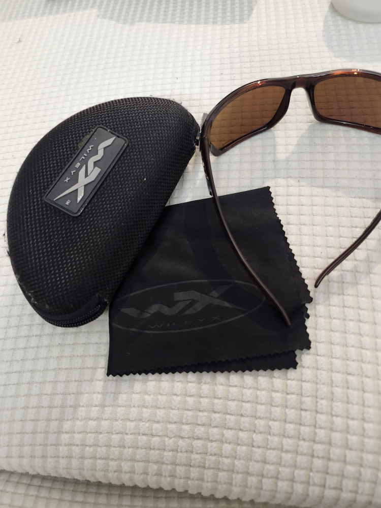 Wiley X Sunglasses with Case - photo 2