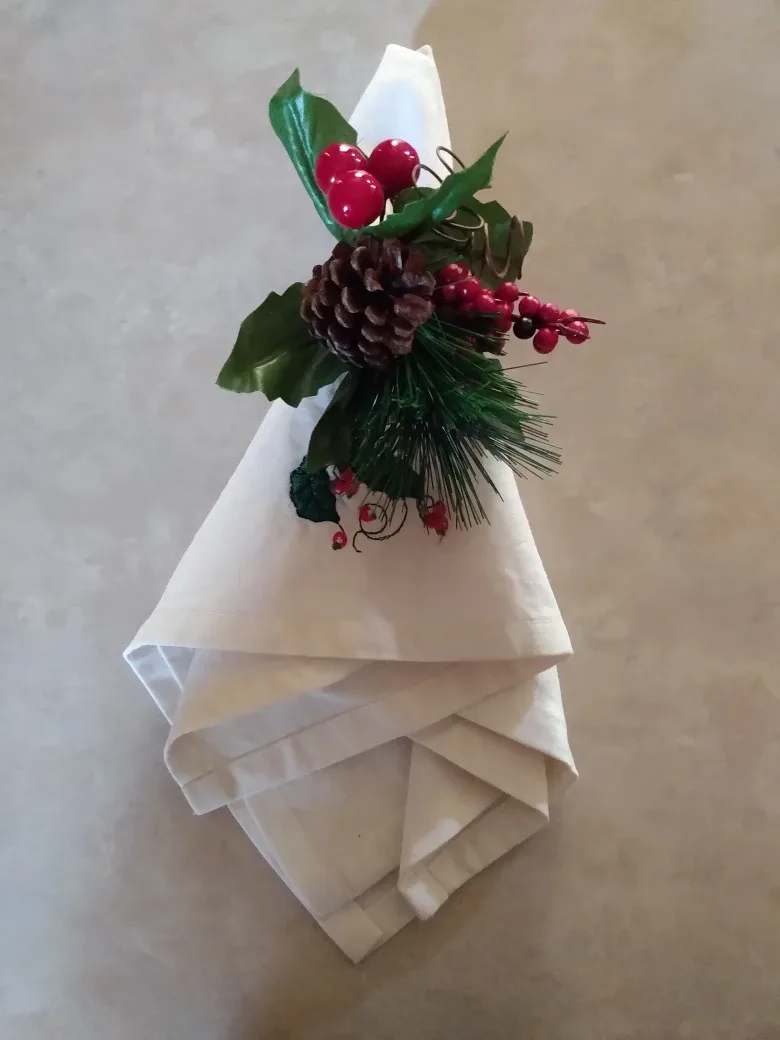 Festive Holiday Napkin Rings (Set of 4) image indicator(4)