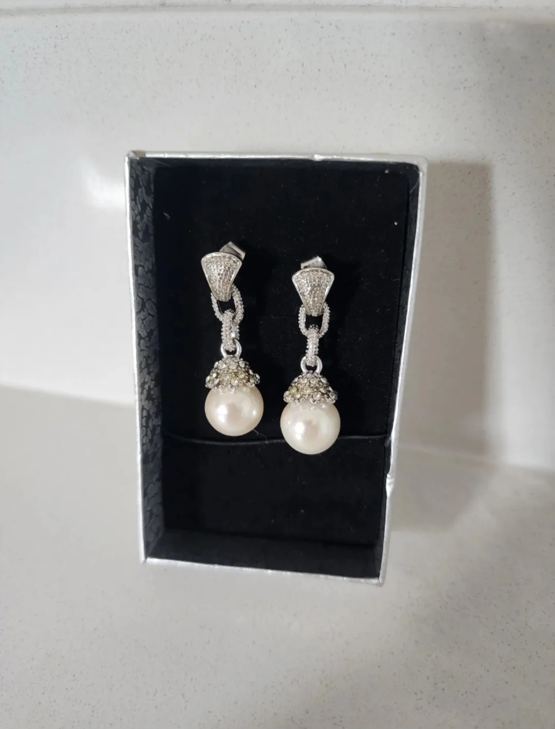 Earrings . thumbnail