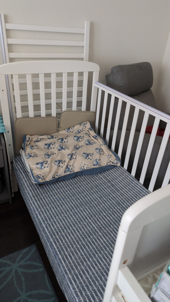 Dream On Me Crib with changing table + Mattress