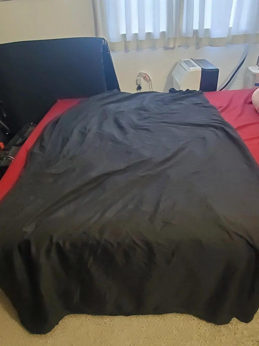 Black Bed Sheet Set thumbnail