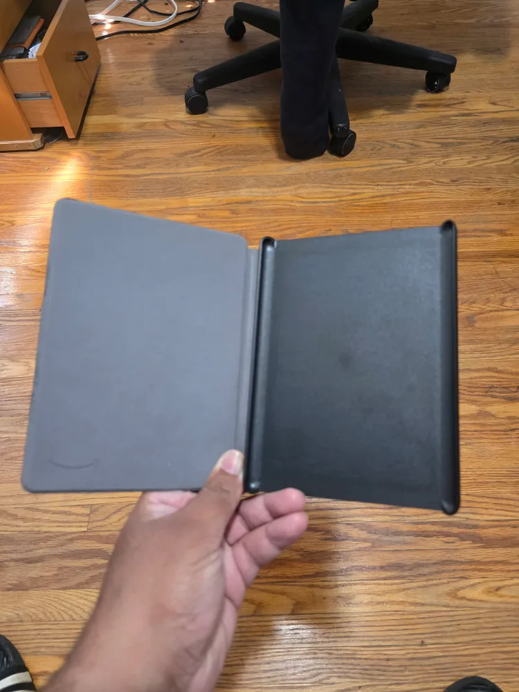 Amazon Kindle Paperwhite Signature edition along with Case image indicator(6)