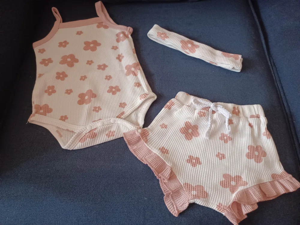 NEW Baby Girl 2pc Set - Size 3-6 M thumbnail