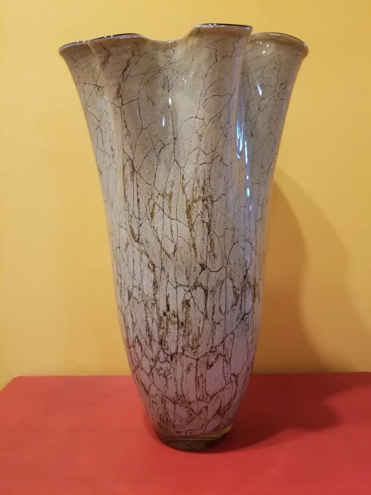 Decorative Beige and Brown Vase image indicator(2)