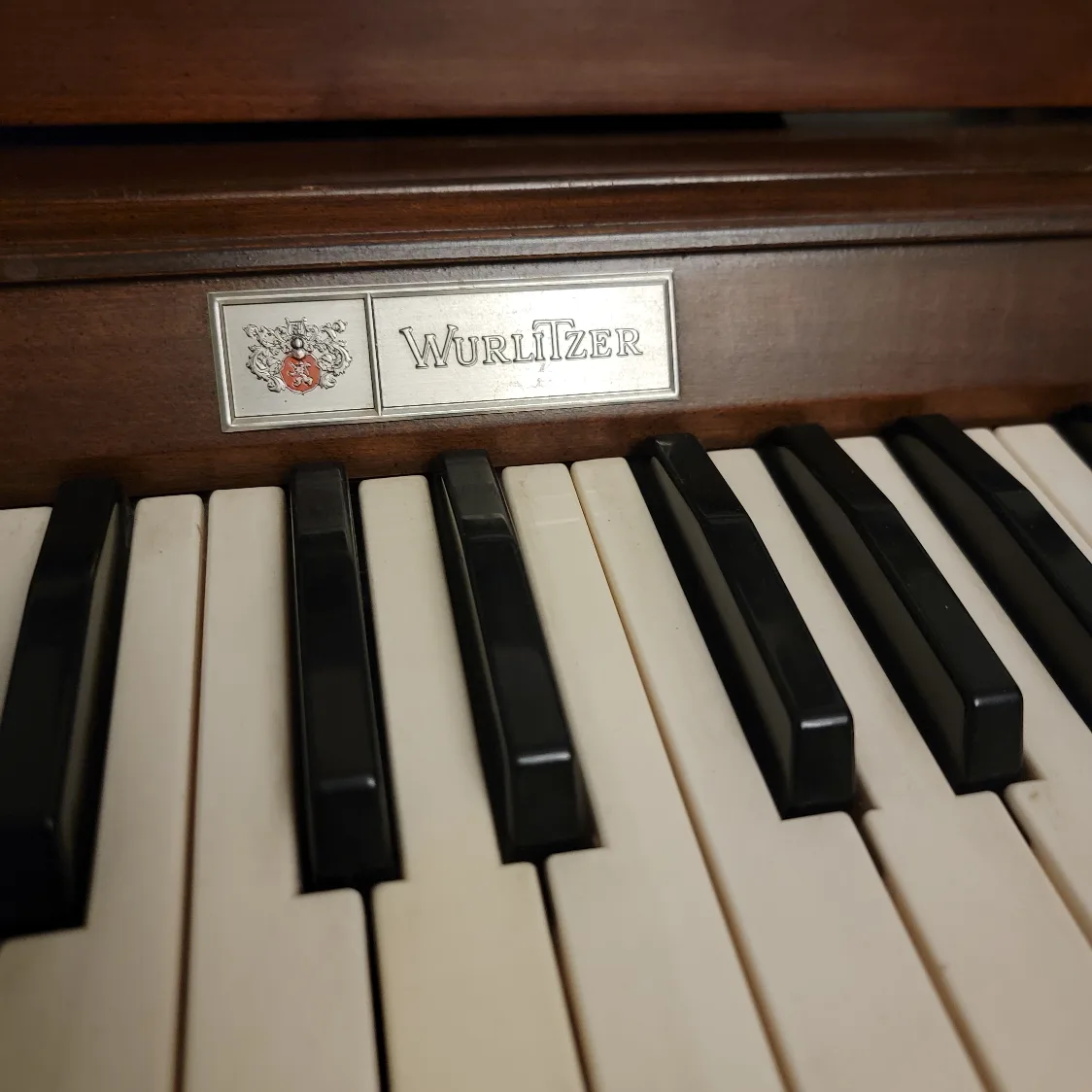 Wurlitzer Organ with Bench image indicator(2)
