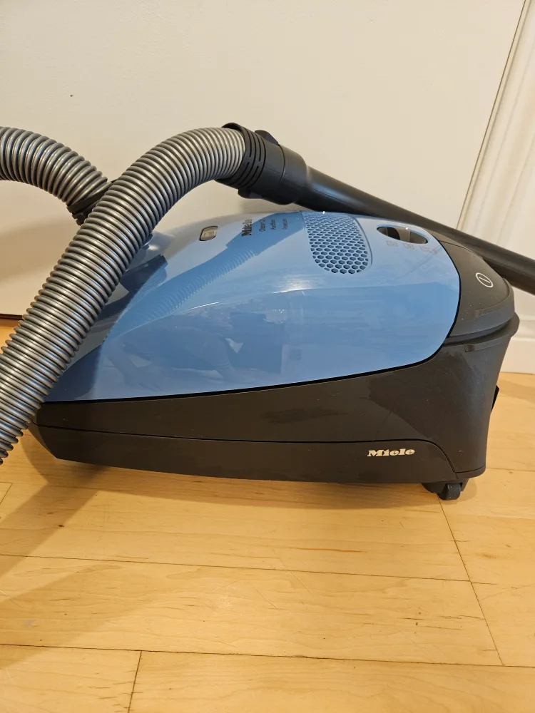 Miele Classic C1 Lightweight Vacuum - Blue image indicator(6)