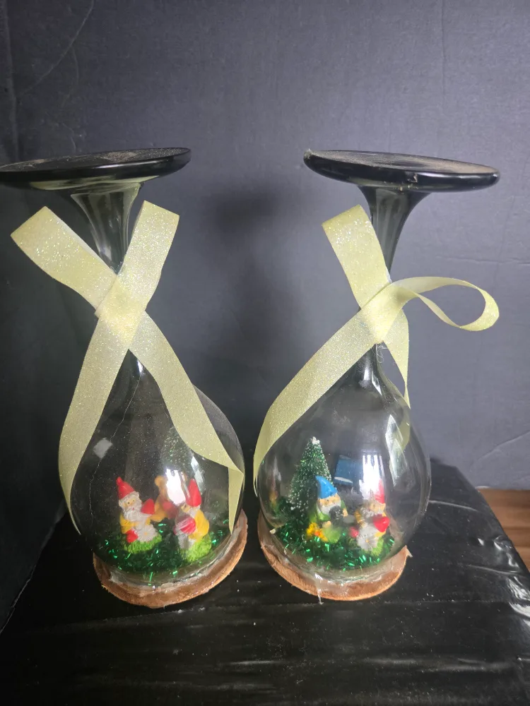 Handcrafted Wine Glass Dioramas - Disney, Frozen thumbnail