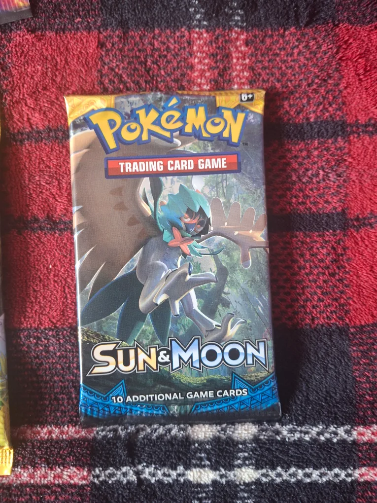 Pokemon Trading Card Game Packs - Sun & Moon, Evolving Skies image indicator(4)