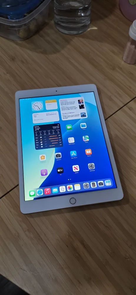 Apple iPad 7th generation 32g thumbnail