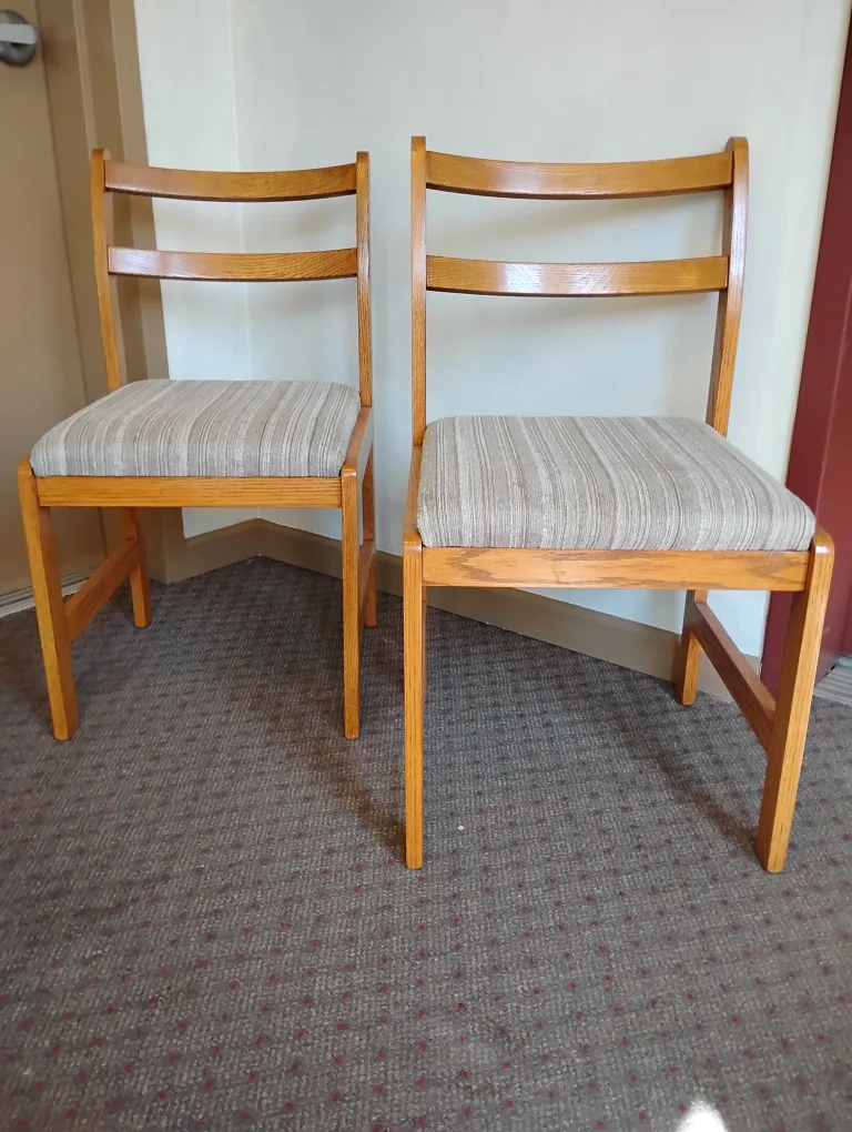 Round Oak Wooden Dining Table with 2 Extensions and 2 Chairs image indicator(6)