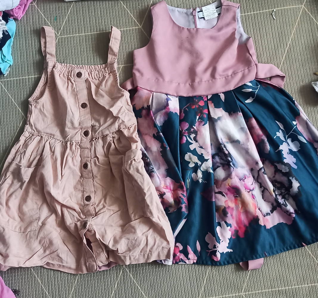 Girls Dresses - Pink & Floral. Size 3T 🍁