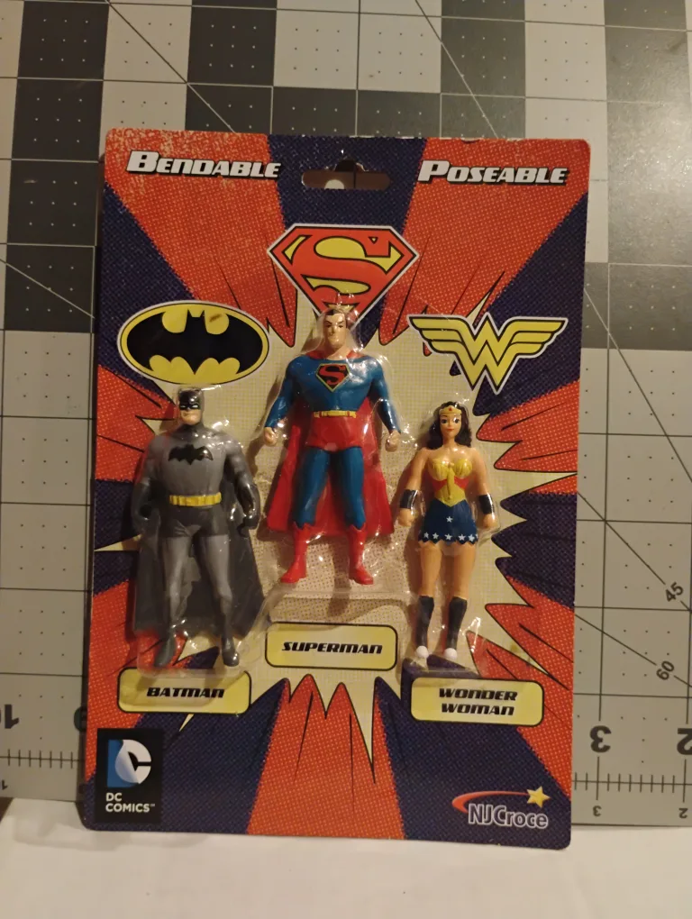 Batman/Superman/Wonder Woman Posable/Bendable Mini Figures thumbnail